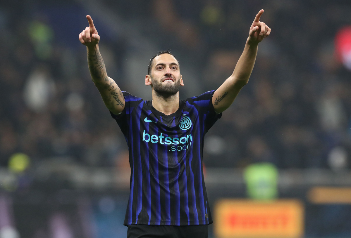 MILAN, ITALY - OCTOBER 29: Hakan Calhanoglu of FC Internazionale celebrates after scoring their team's third goal during the Serie A match between FC Internazionale and ACF Fiorentina at Giuseppe Meazza Stadium on October 29, 2025 in Milan, Italy. (Photo by Marco Luzzani/Getty Images)
