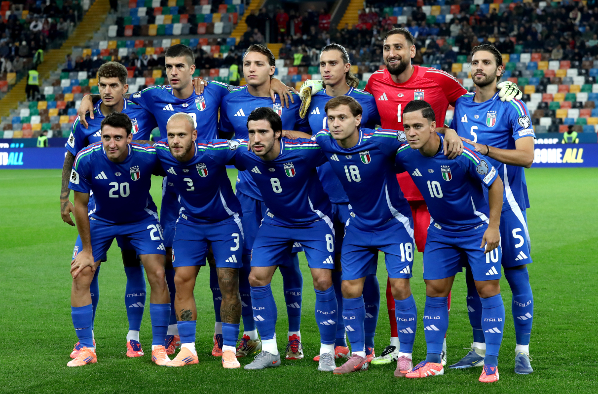 UDINE, ITALY - OCTOBER 14: Players of Italy pose for a team photograph prior to the FIFA World Cup 2026 qualifier match between Italy and Israel at Stadio Friuli on October 14, 2025 in Udine, Italy. (Photo by Marco Luzzani/Getty Images)