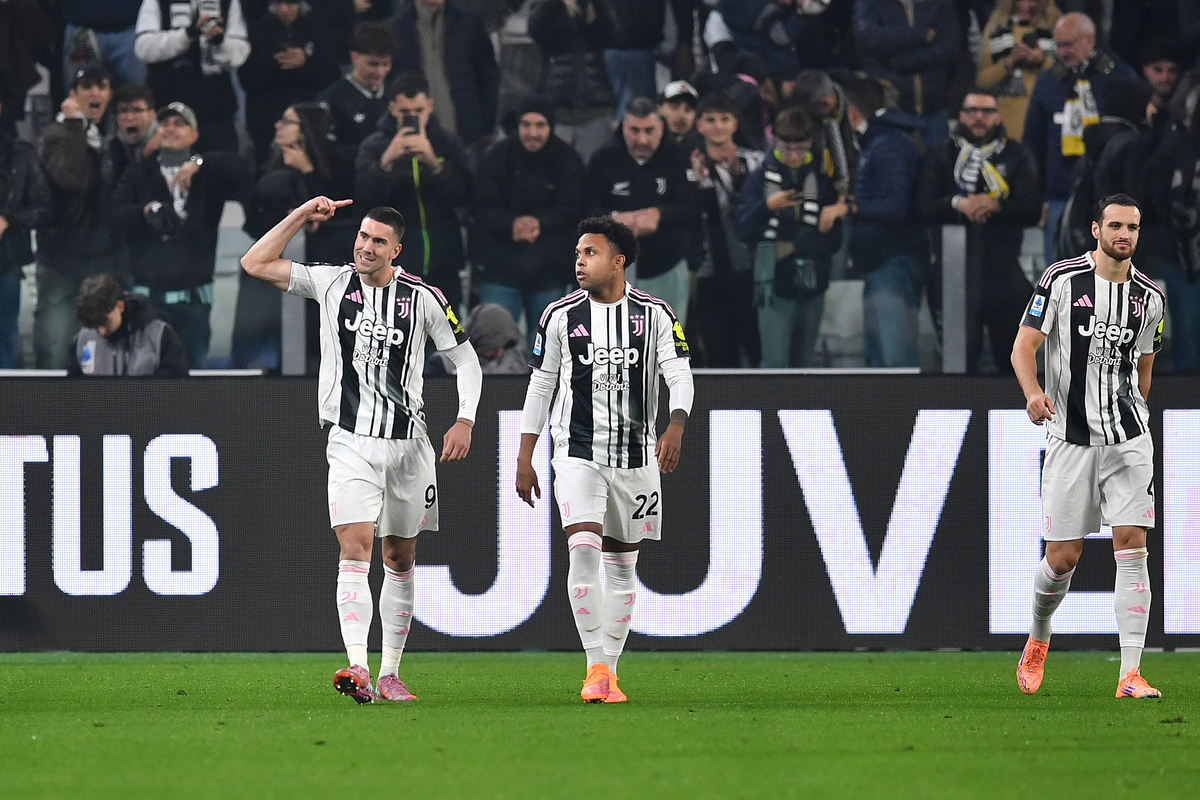 TURIN, ITALY - OCTOBER 29: Dusan Vlahovic of Juventus FC celebrates a goal during the Serie A match between Juventus FC and Udinese Calcio at on October 29, 2025 in Turin, Italy. (Photo by Valerio Pennicino/Getty Images)