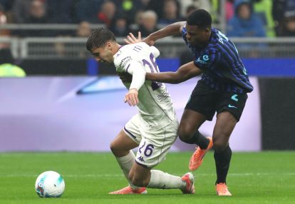 MILAN, ITALY - OCTOBER 29: Mattia Viti of ACF Fiorentina competes for the ball with Denzel Dumfries of FC Internazionale during the Serie A match between FC Internazionale and ACF Fiorentina at Giuseppe Meazza Stadium on October 29, 2025 in Milan, Italy. (Photo by Marco Luzzani/Getty Images)