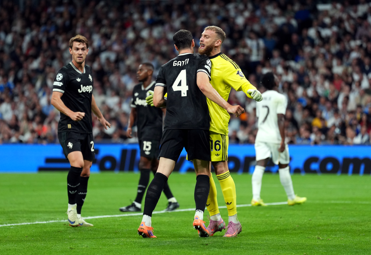 MADRID, SPAIN - OCTOBER 22: Michele Di Gregorio and Federico Gatti of Juventus embrace during the UEFA Champions League 2025/26 League Phase MD3 match between Real Madrid C.F. and Juventus at Estadio Santiago Bernabeu on October 22, 2025 in Madrid, Spain. (Photo by Angel Martinez/Getty Images)