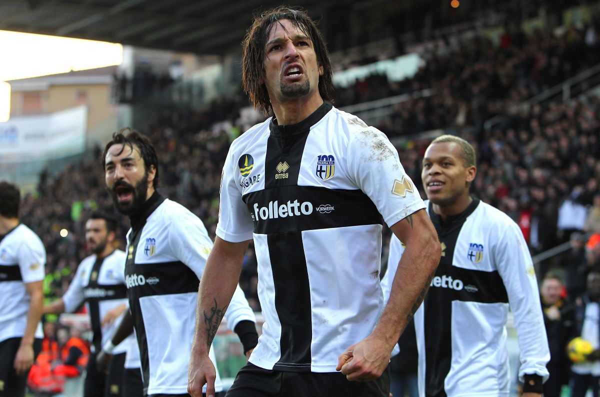 PARMA, ITALY - JANUARY 06: Amauri Carvalho De Oliveira of Parma FC celebrates his goal during the Serie A match between Parma FC and Torino FC at Stadio Ennio Tardini on January 6, 2014 in Parma, Italy. (Photo by Marco Luzzani/Getty Images)